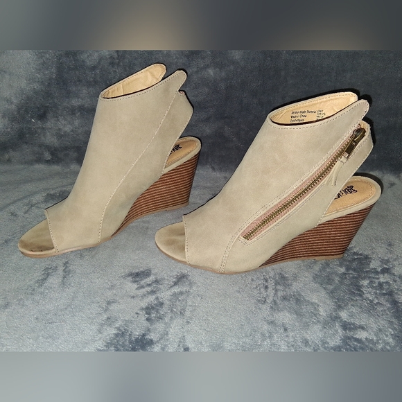 Brash Taupe Wedge Booties with Zipper - Picture 2 of 7